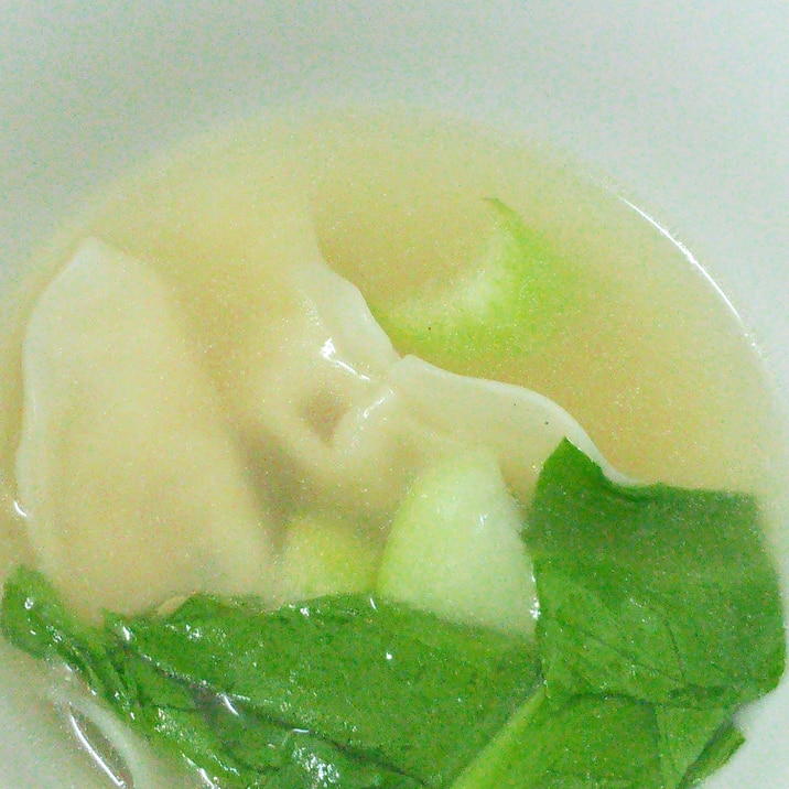 簡単☆たべるスープ☆チンゲン菜と水餃子の中華スープ